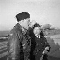 F080 2/12/1944 à Bron, le Général Bouscat hef d'état-major général de l'Armée de l'Air et le Général Paul Gérardot.