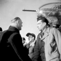 F100 02/12/1944 à Bron, le Ministre de l'Air du gouvernement de Charles de Gaulle, Charles Tillon. LES MARAUDERS B26 FRANÇAIS.