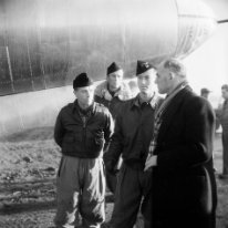 F104 02/12/1944 à Bron, le Ministre de l'Air du gouvernement de Charles de Gaulle, Charles Tillon. LES MARAUDERS B26 FRANÇAIS.