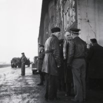 F112 02/12/1944 à Bron, Charles Tillon, et le Général Bouscat.