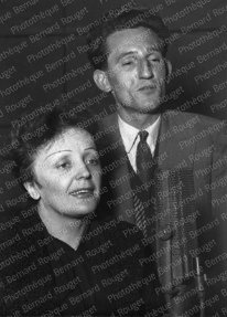 Edith Piaf à Radion Maroc avec le journaliste André Célarié Arrivé de Piaf à Radio Maroc en 1949, Casablanca.