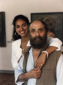 Le sculpteur César, à Saint Paul de Vence, circa 1975