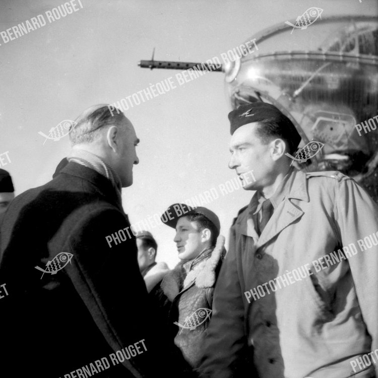 F100 02/12/1944 à Bron, le Ministre de l'Air du gouvernement de Charles de Gaulle, Charles Tillon. LES MARAUDERS B26 FRANÇAIS.