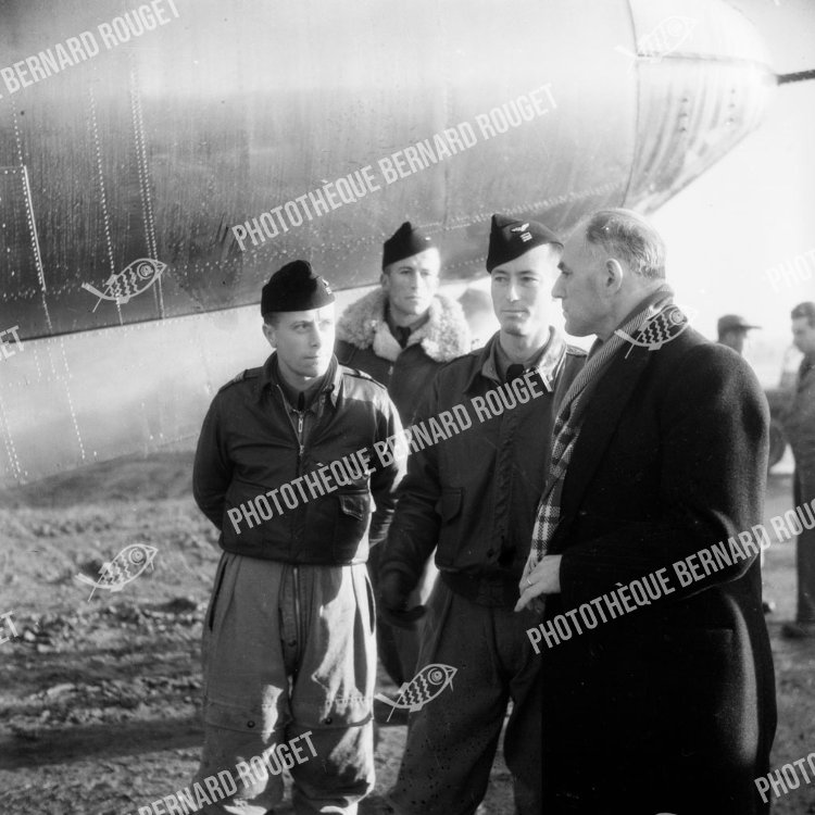 F104 02/12/1944 à Bron, le Ministre de l'Air du gouvernement de Charles de Gaulle, Charles Tillon. LES MARAUDERS B26 FRANÇAIS.