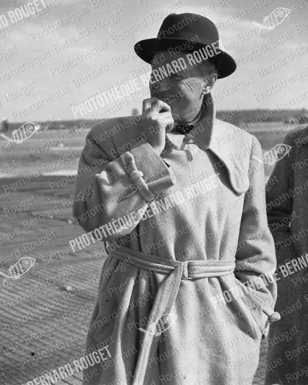 F414 Maurice Chevalier, visitant les Marauders B26 Français,1944