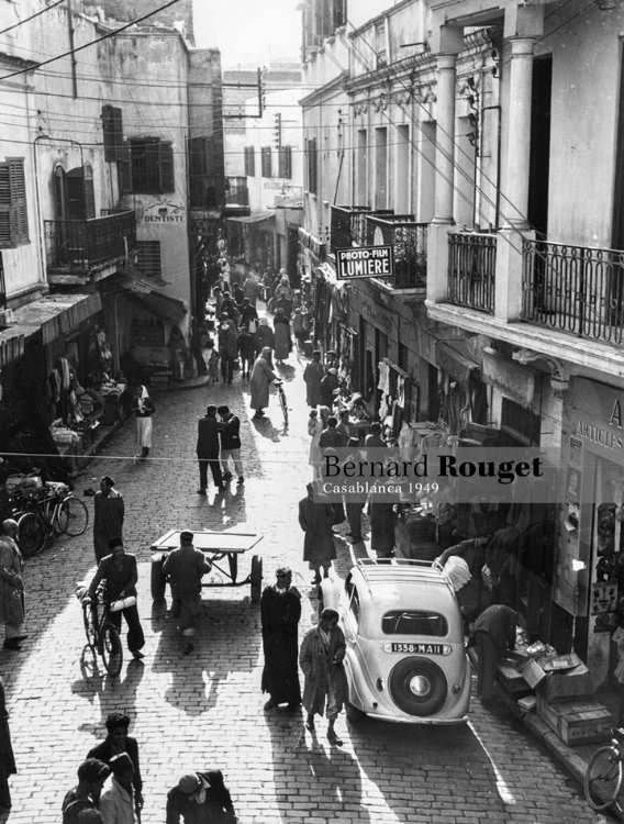 Quartier Juif en 1949 , la rue du commandant Provost a été à partir de 1907 le centre de la vie européenne elle débouche sur l'ex place de France Quartier Juif en 1949 , la rue du commandant Provost a été à partir de 1907 le centre de la vie européenne elle débouche sur l'ex place de France.