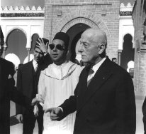 Le général Noguès invité par Mohammed V mars 1957 Condamné à l'indignité nationale, puis aussitôt relevé de cette peine en 1956. Le général Kettani n'a vu pleurer Mohammed V que deux fois : en 1940, quand il...